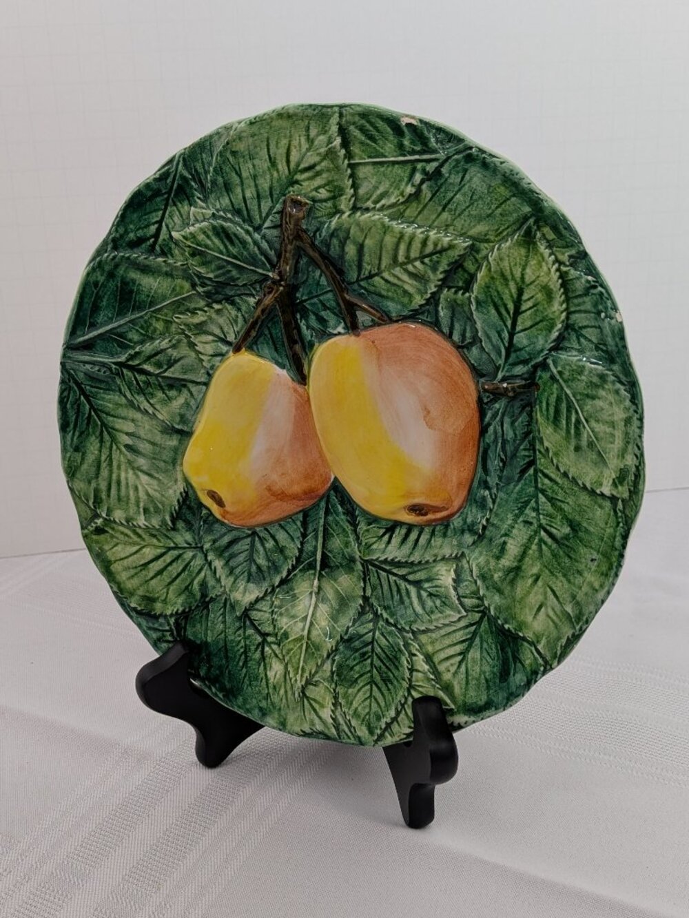 Vintage hand-painted Italian Majolica apple + leaf plate 8 inch Neiman Marcus - Picture 2 of 7